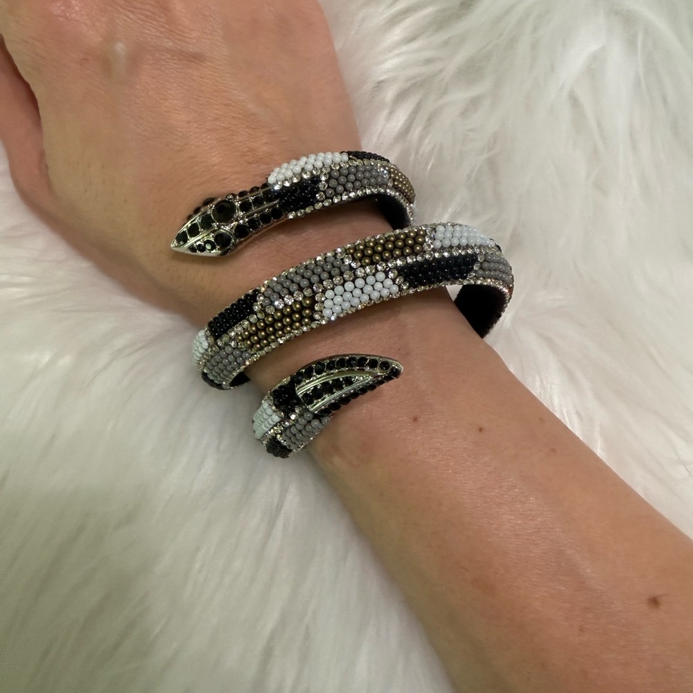 NWT wrappable  Black and White Snake Bracelet